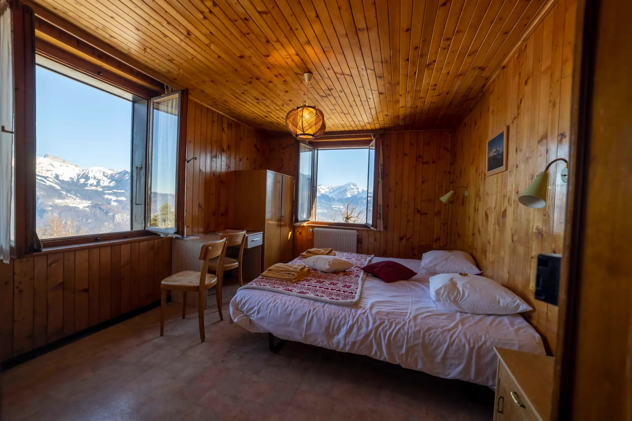 Chambre de style chalet avec vue panoramique à l'Hôtel de Torgon