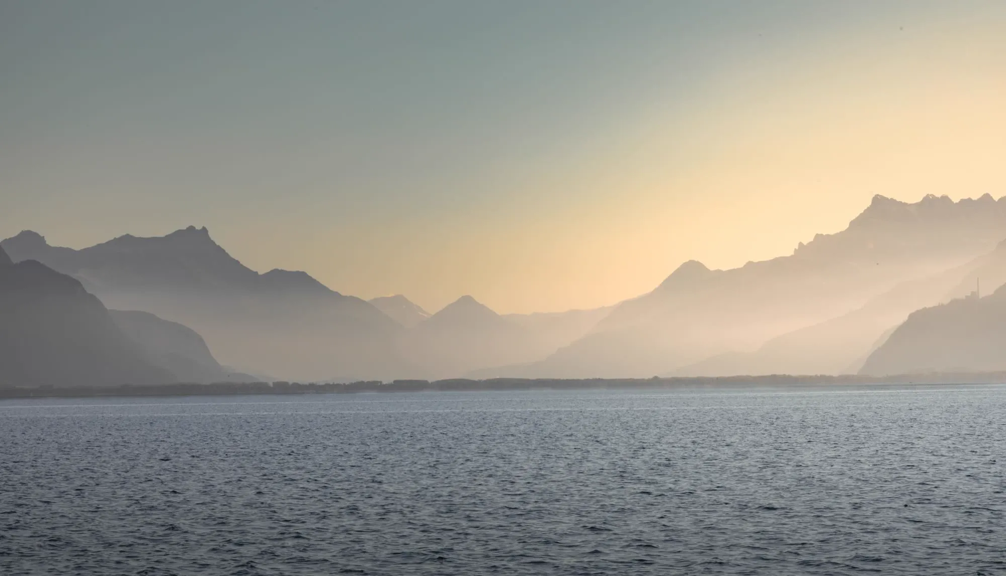 Le Lac Léman au coucher du soleil