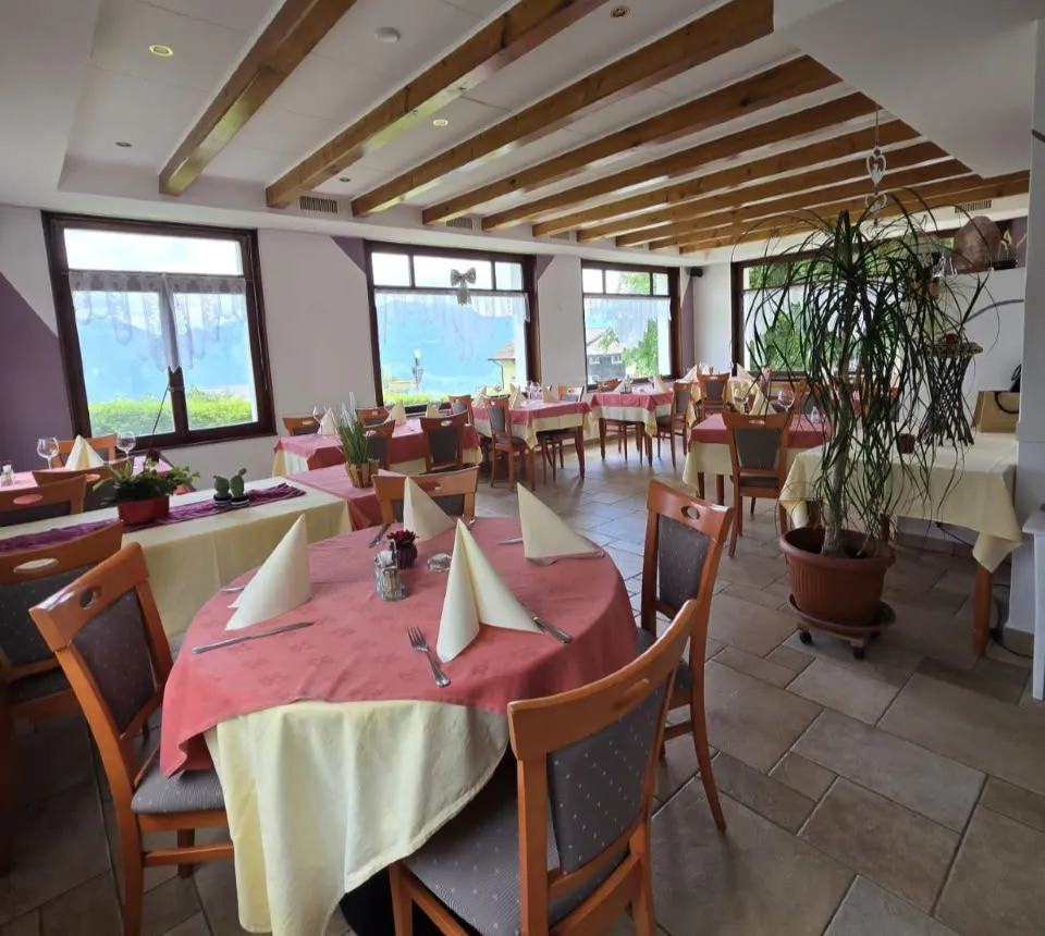 Salle du restaurant de l'Hôtel de Torgon, idéale pour vos événements