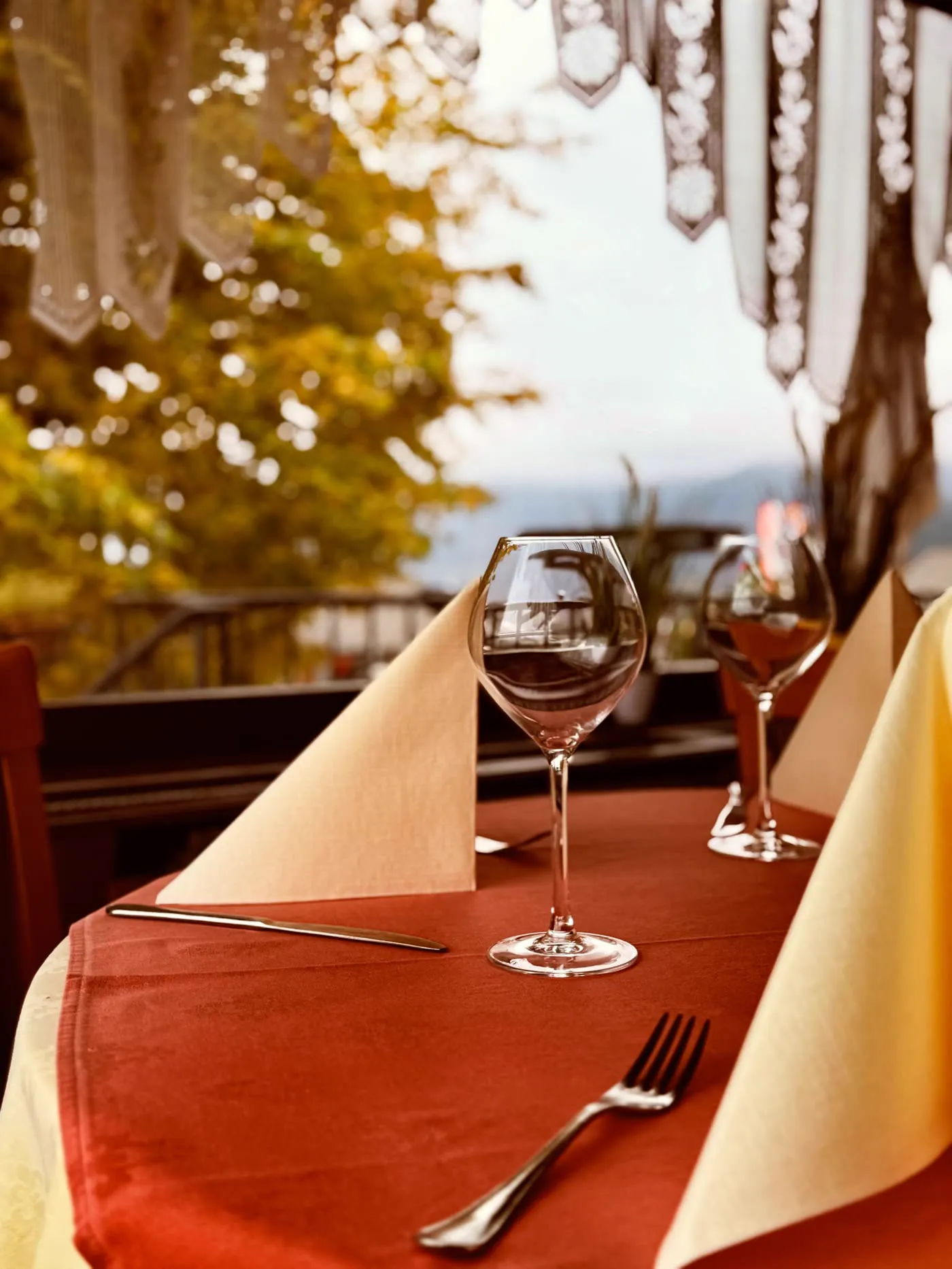 Table dressée sur la terrasse du Restaurant de Torgon
